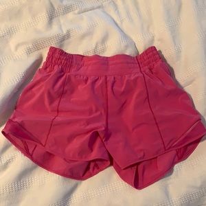 lululemon sonic pink HR 4” hottie hots new condition